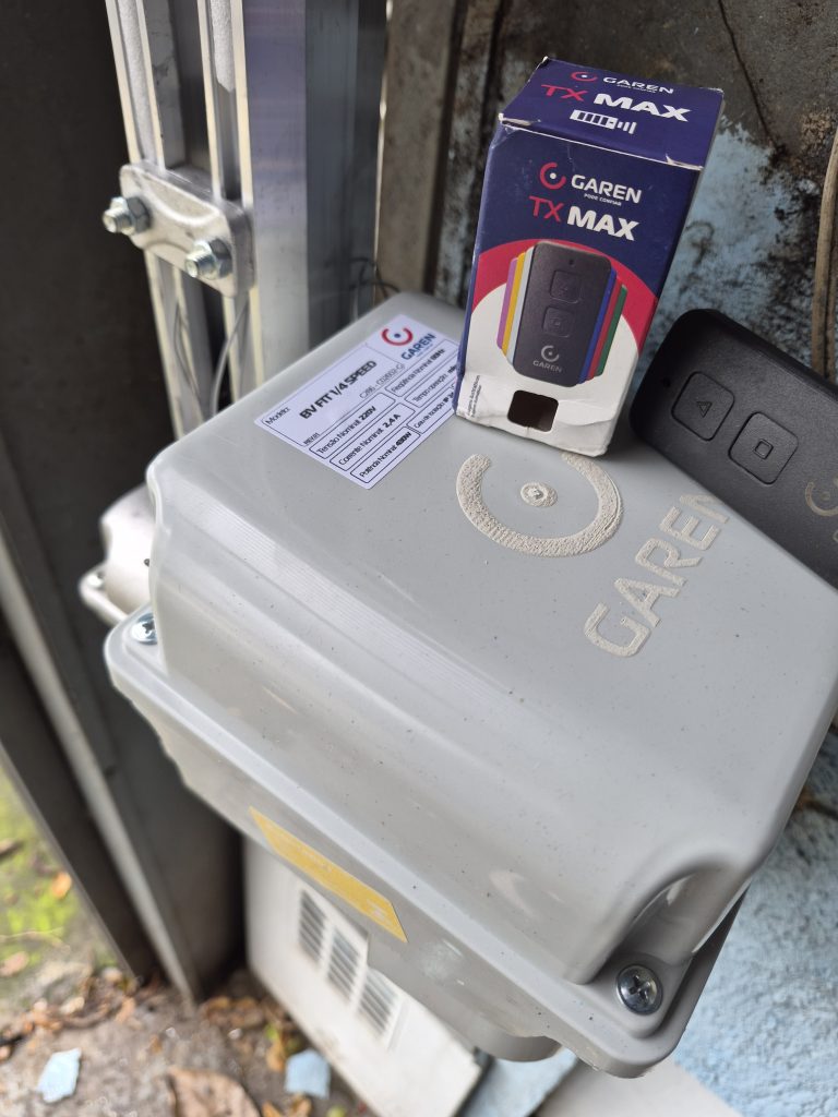 Motor Garen e controle remoto instalados em portão automático – Serralheria Carvalho
