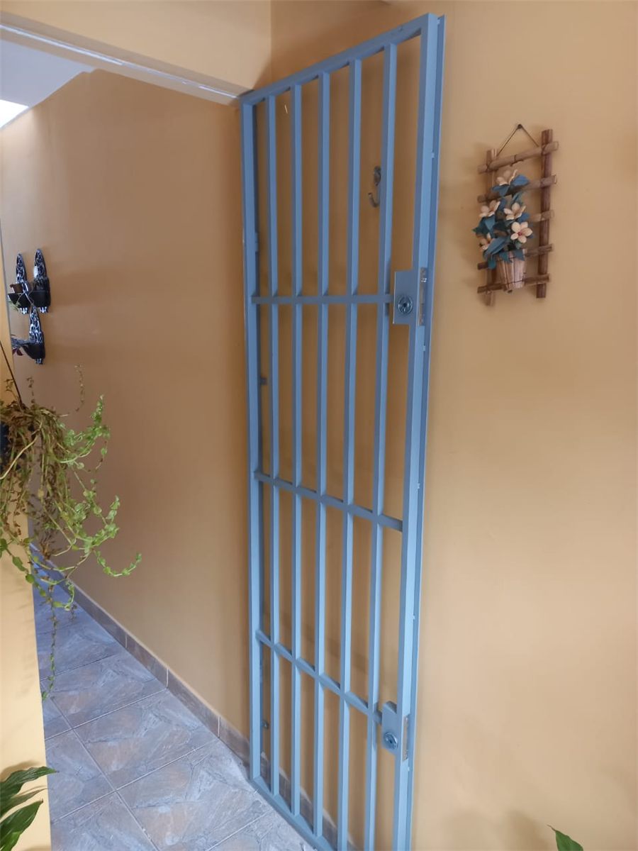 Porta grade de ferro sob medida com duas fechaduras – Serralheria Carvalho